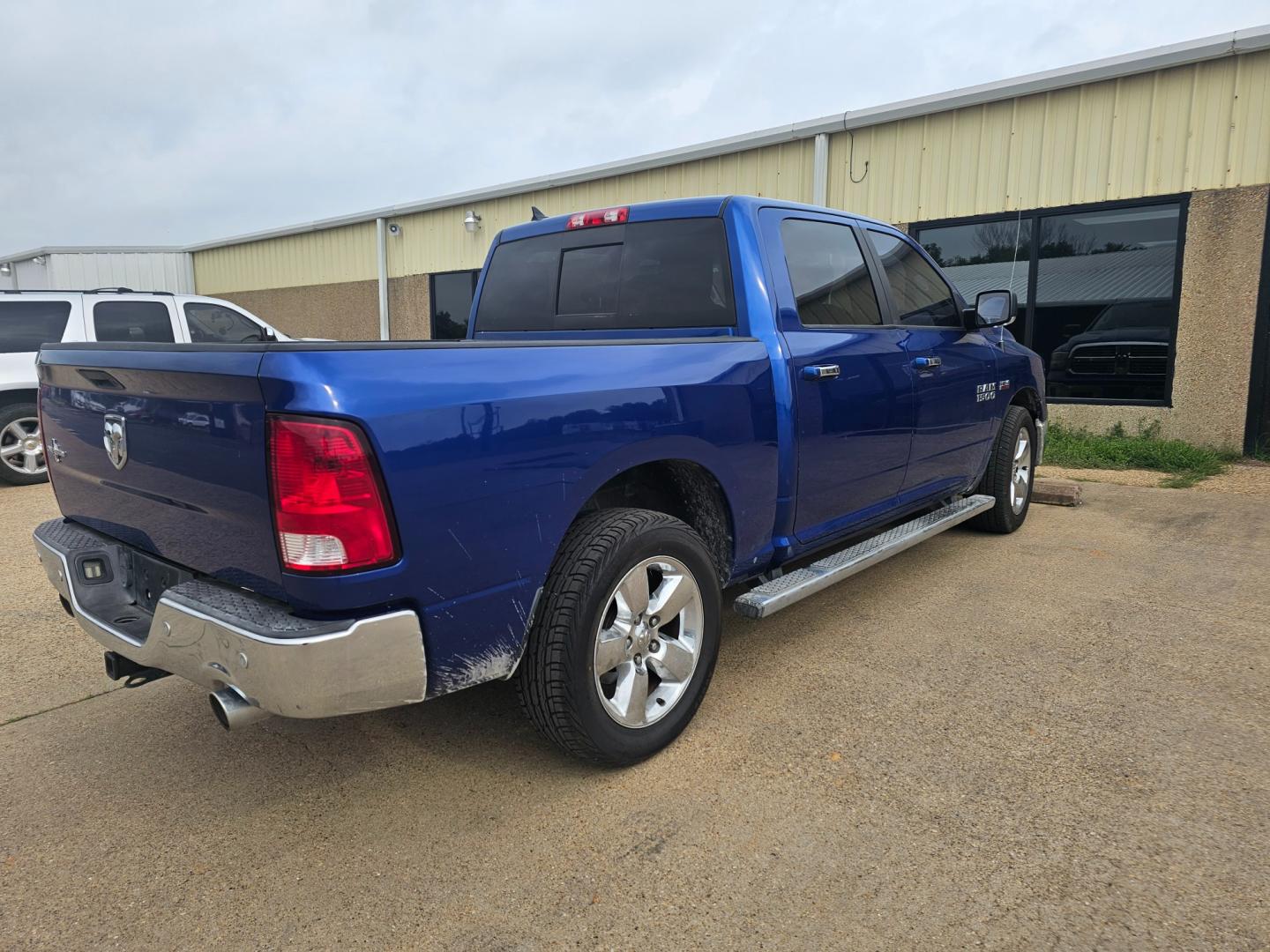 2015 BLUE RAM 1500 SLT Crew Cab SWB 2WD (1C6RR6LT1FS) with an 5.7L V8 OHV 16V engine, 6-Speed Automatic transmission, located at 533 S Seven Points BLVD, Seven Points, TX, 75143, (430) 255-4030, 32.313999, -96.209351 - Photo#2